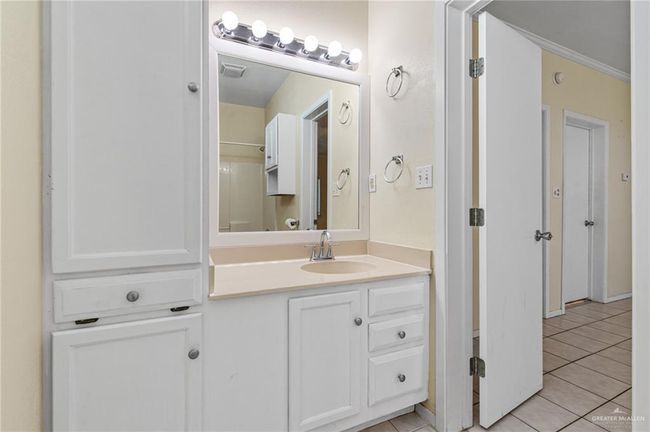 813 N Shore Dr, House other with 3 bedrooms, 3 bathrooms and 2 parking in Port Isabel TX | Image 4
