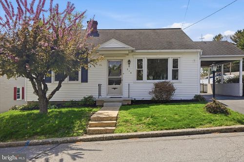 216 N Pitt St, MANHEIM, PA, 17545-1126 | Card Image