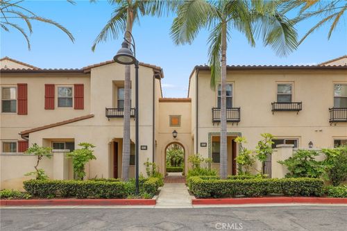 2925 W Edinger Ave, Santa Ana, CA, 92704-1965 | Card Image