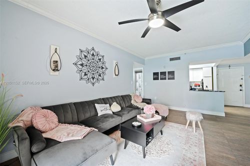 10107-200 Sw 117th Ter, Pembroke Pines, FL, 33025-3492 | Card Image