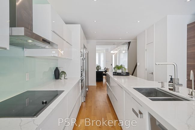 184 Strachan Ave, House attached with 5 bedrooms, 5 bathrooms and 1 parking in Toronto ON | Image 12