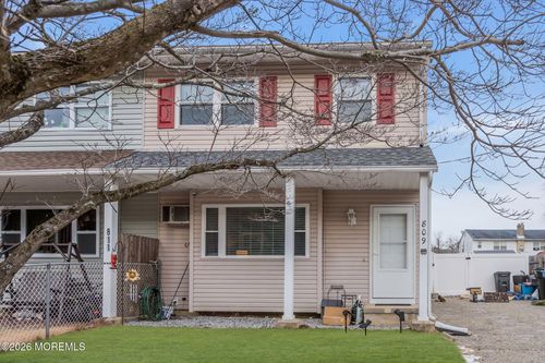 809 Birch St, Lakehurst, NJ, 08733-2701 | Card Image