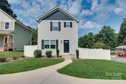 2661 N Ashe Ave, Newton, NC, 28658-2718 | Card Image