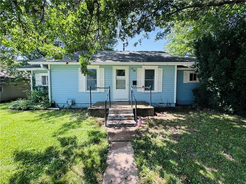 316 W 8th Ave, Garnett, KS, 66032-1704 | Card Image