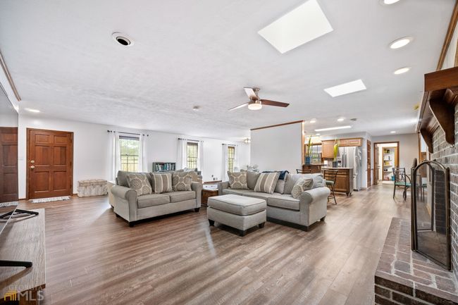478 Crumbley Rd, House other with 3 bedrooms, 2 bathrooms and 3 parking in MCDONOUGH GA | Image 4