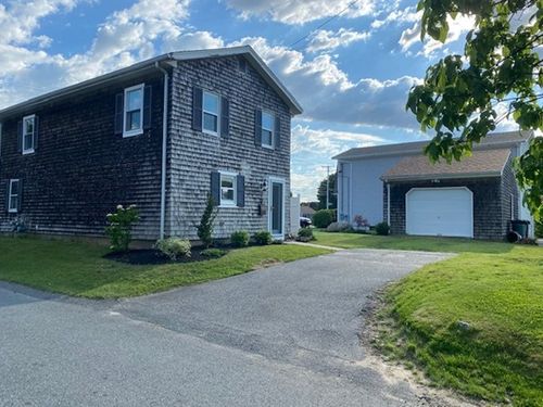 2s-818 Wilbur Ave, Swansea, MA, 02777-2131 | Card Image