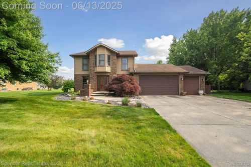 20800 N Miles St, Clinton Twp, MI, 48036-1942 | Card Image