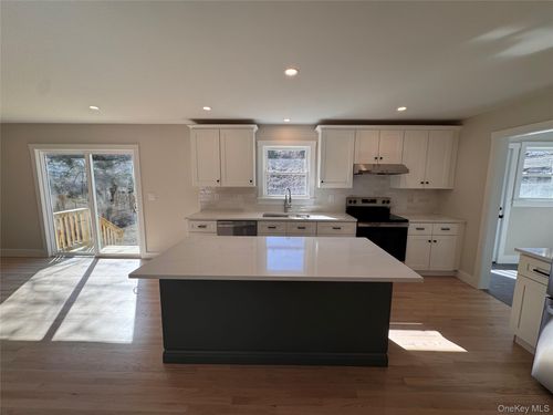 91 17th St, Wading River, NY, 11792-1927 | Card Image