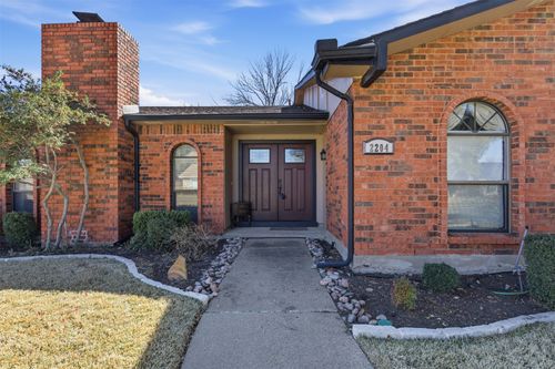 2204 Red Bluff Dr, Carrollton, TX, 75007-3217 | Card Image