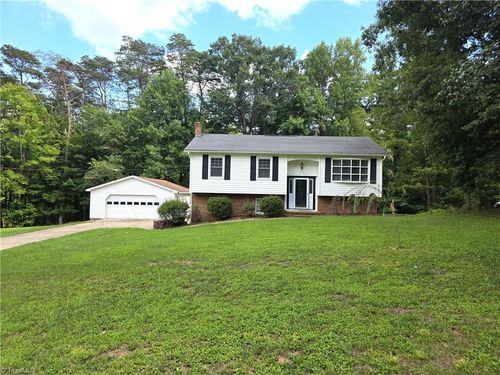 414 Oak Ridge Dr, Mount Airy, NC, 27030-8766 | Card Image