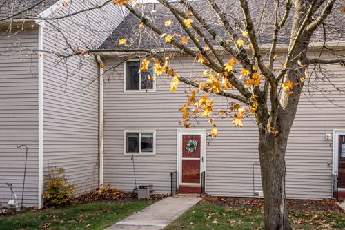 8 Mohawk Ct, Cromwell, CT, 06416-1220 | Card Image