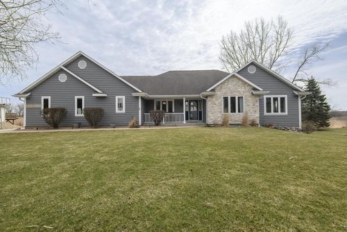 W231N7020 Homestead Court, Sussex, WI, 53089 | Card Image