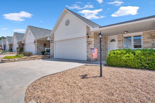 321 E 12th St, Newton, KS, 67114-1991 | Card Image