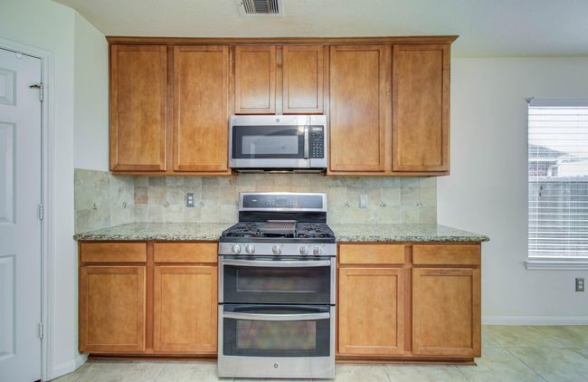 Stainless appliances are recently updated | Image 12