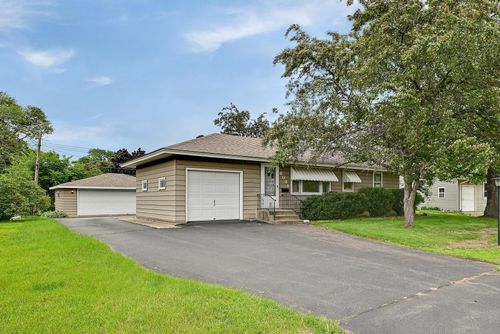 6038 Girard Ave N, Brooklyn Center, MN, 55430-2634 | Card Image