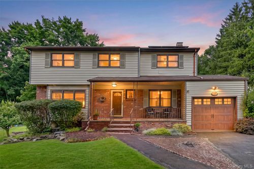 12 Emerson Dr, Washingtonville, NY, 10992-1126 | Card Image