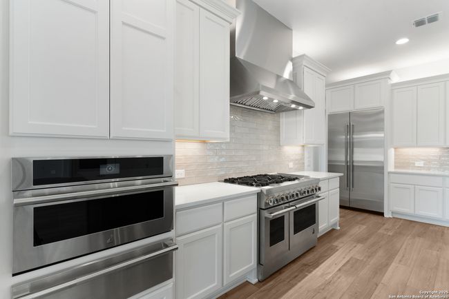 8166 Blue Oak, House other with 4 bedrooms, 5 bathrooms and null parking in Garden Ridge TX | Image 13