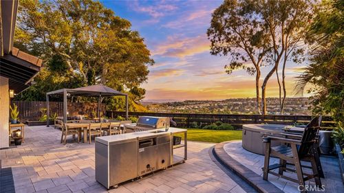 802 Avenida Presidio, San Clemente, CA, 92672-2214 | Card Image