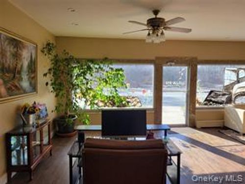 401 W Main St, Smithtown, NY, 11787-2612 | Card Image