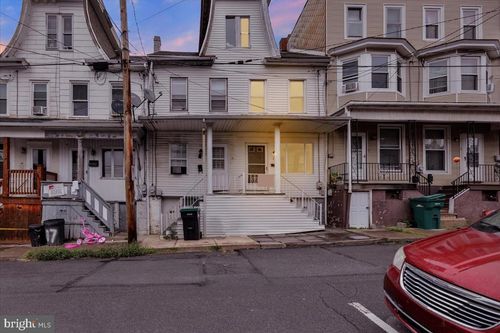 13 N Grant St, SHAMOKIN, PA, 17872-5618 | Card Image