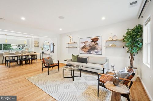 817 20th St Ne, WASHINGTON, DC, 20002-4101 | Card Image