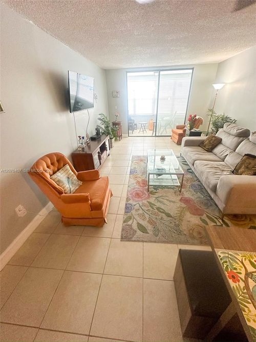 400k-2860 Somerset Dr, Lauderdale Lakes, FL, 33311-9359 | Card Image