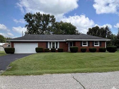 8136 E Hoover Dr, Seymour, IN, 47274-9202 | Card Image