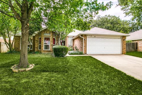 2110 Wedgewood Dr, Grapevine, TX, 76051-6090 | Card Image