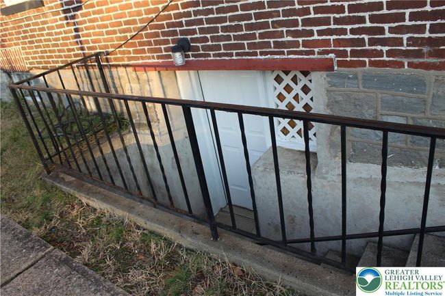 Egress to the lower level | Image 18