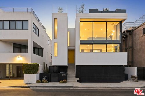 621 Mildred Ave, Venice, CA, 90291-4226 | Card Image