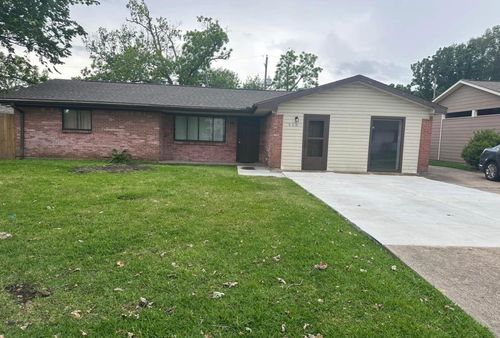 930 S Utah St, La Porte, TX, 77571-5864 | Card Image