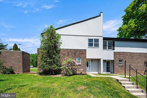 100 Argyll Ct, DOWNINGTOWN, PA, 19335-2247 | Card Image