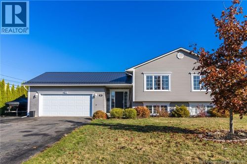 1 Hallihan Dr, Oromocto, NB, E2V0C1 | Card Image