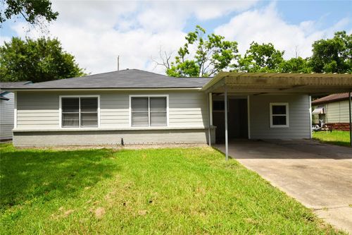 8130 Sharondale Dr, Houston, TX, 77033-3029 | Card Image