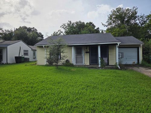 7326 Eisenhower Rd, Houston, TX, 77033-3435 | Card Image
