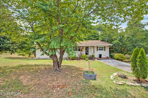 212 Reba Ave, Harriman, TN, 37748-8016 | Card Image