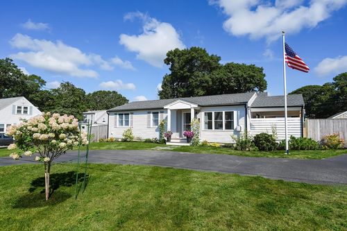 8 Oak St, Teaticket, MA, 02536-6744 | Card Image