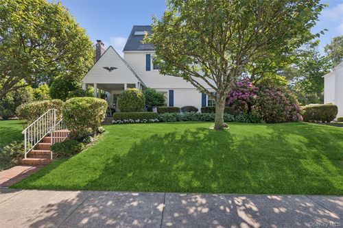 153 Roxbury Rd, Garden City, NY, 11530-1213 | Card Image