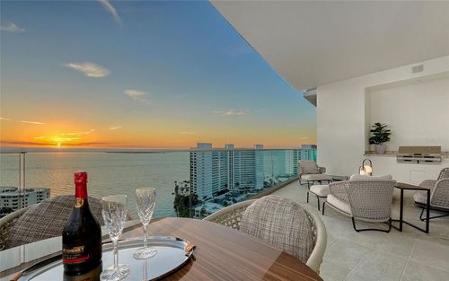 1501-401 Quay Cmns, SARASOTA, FL, 34236-1460 | Card Image