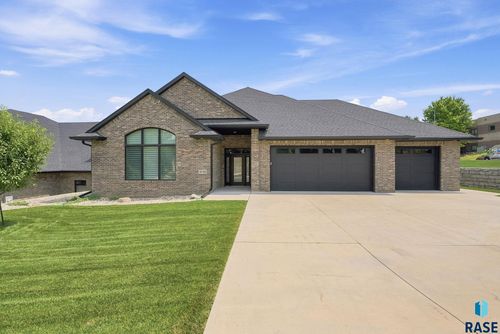 4710 S Duluth Ave Avenue, Sioux Falls, SD, 57105 | Card Image