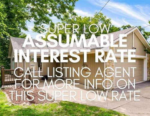 1045 Nw South Shore Dr, Lake Waukomis, MO, 64151-1441 | Card Image