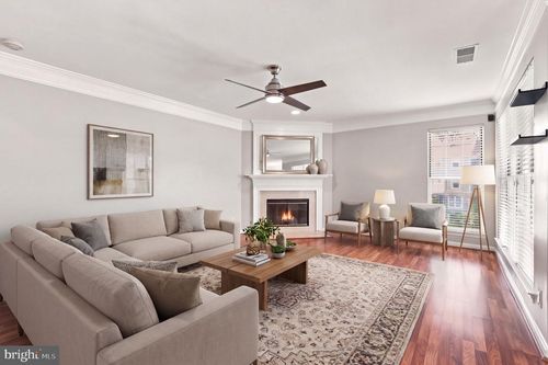 202-8210 Crossbrook Ct, LORTON, VA, 22079-4634 | Card Image