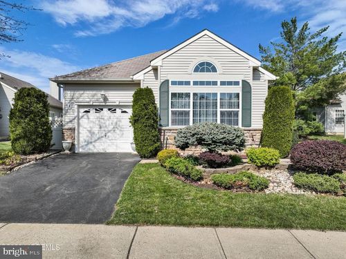 9 Florian Ct, Manchester, NJ, 08759-6279 | Card Image
