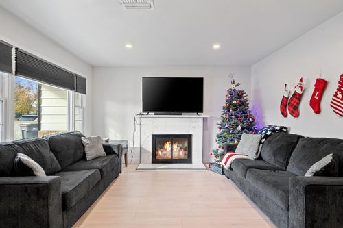 8 17th St, West Sacramento, CA, 95691-4128 | Card Image