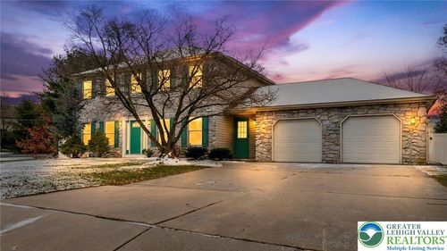 5770 Fresh Meadow Dr, Macungie, PA, 18062-9722 | Card Image