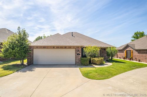 566 S 22nd Pl, Collinsville, OK, 74021-2604 | Card Image