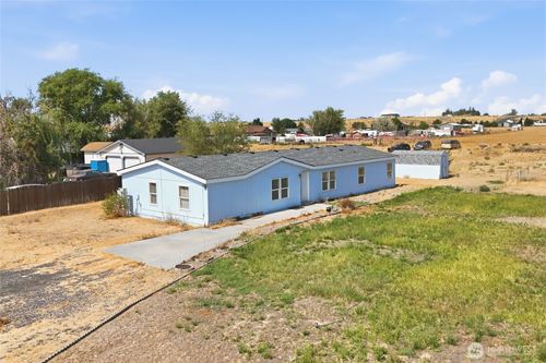 6102 Road 3 Ne, Moses Lake, WA, 98837-8749 | Card Image