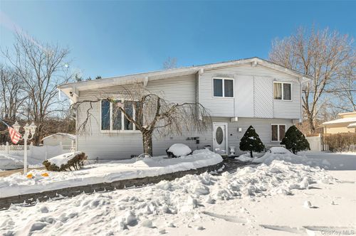 7 Cherrywood Dr, Goshen, NY, 10924-2558 | Card Image