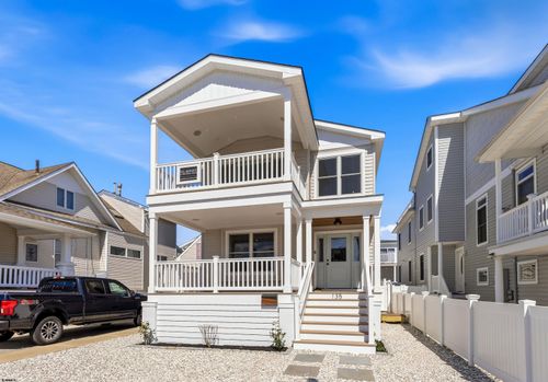 135 W Sweetbriar Rd, Wildwood Crest, NJ, 08260-1367 | Card Image