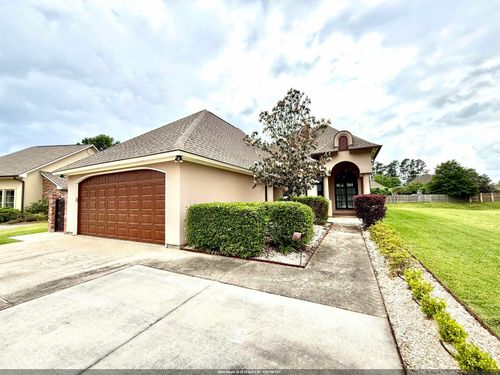 9528 Sawgrass Blvd, Denham Springs, LA, 70726-6484 | Card Image